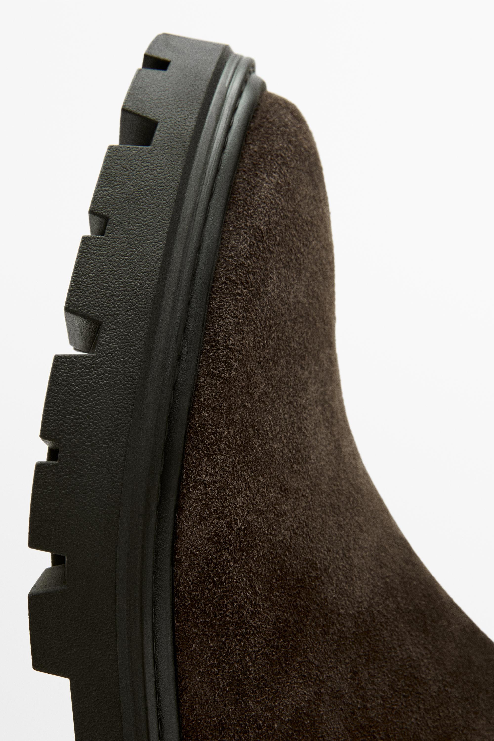Flat Chelsea boots with track sole
